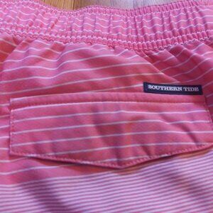 Southern Tide Men's Swimming Trunks size medium salmon red & gray lined